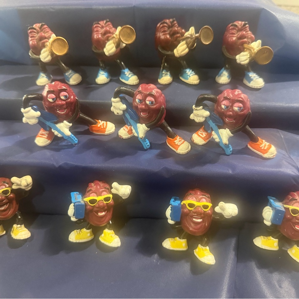 California Raisins Figures Lot of 11 Hardee’s 1980s Guitar Trumpet Boombox